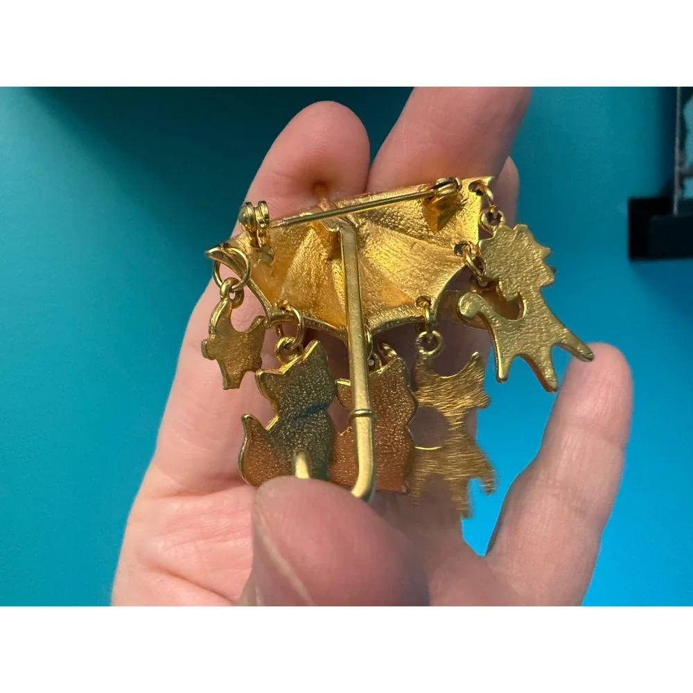 Vintage Raining Cats and Dogs Umbrella Brooch Gold Tone Moving Dangle Charm Pin